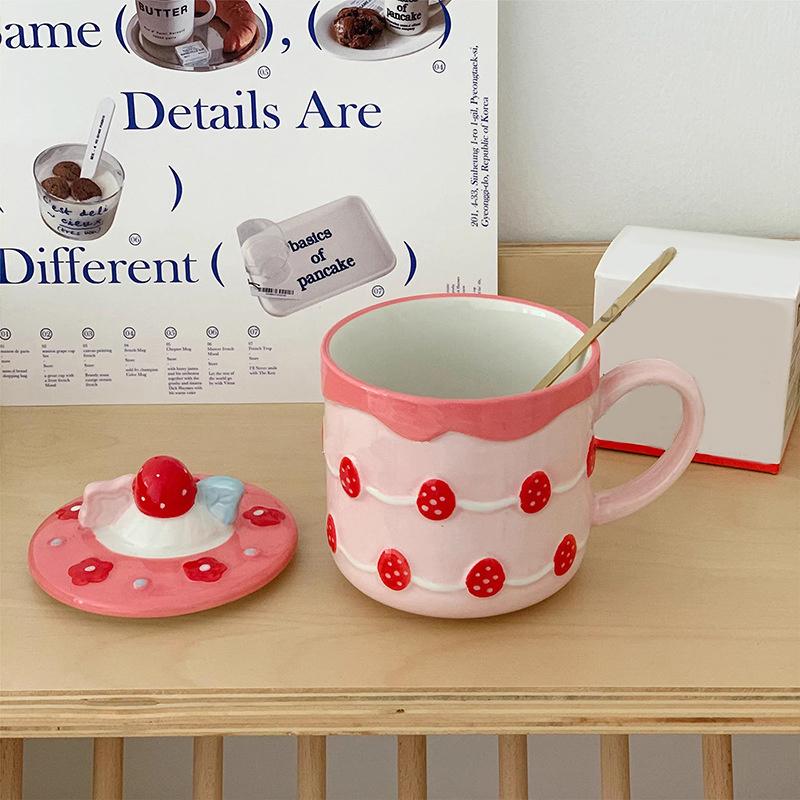 1Pcs 390Ml Ceramic Cup High Value Mug Strawberry Cake Cup Girls Cute Water Cup With Lid Home Milk Breakfast Cup