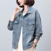 Женская джинсовая куртка с лацканами из мягкого денима светлой стирки, повседневного свободного кроя, новый осенний стиль 2024 года.