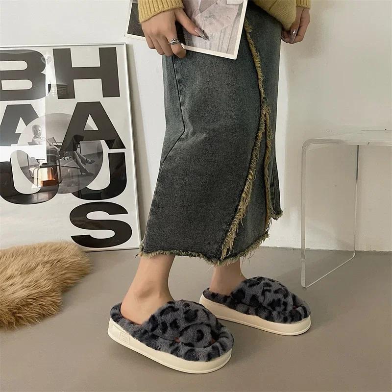 Теплые плюшевые тапочки женские шлепанцы на плоской подошве на среднем каблуке женская обувь с принтом животных милые с надписью на платформе пушистые меховые тапочки обувь