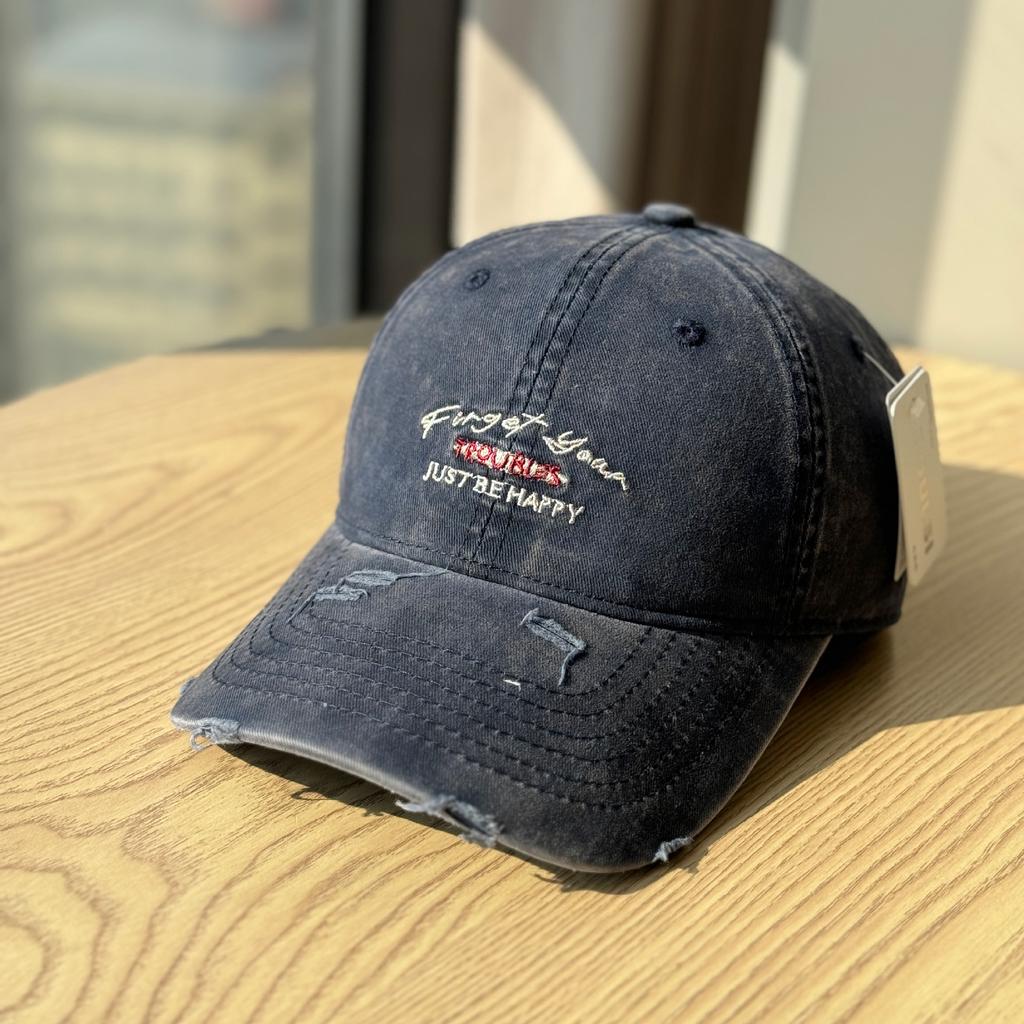 New trendy Korean-style sun-shading lettered denim baseball cap for spring and summer2026Male couples showing off their cute duck-billed caps, a