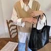 Корейская осенняя сумочка: Новый стиль, большая вместимость, универсальная сумка-тоут с нишевым дизайном, на одно плечо, повседневная носка под мышкой