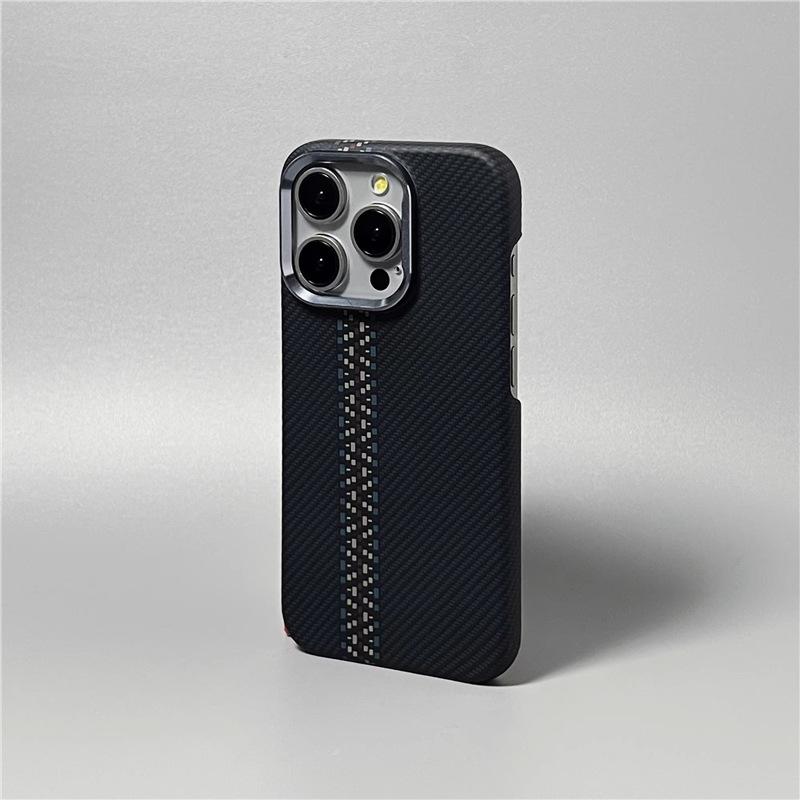 Магнитный чехол с текстурой кевлара и углеродного волокна для iPhone 17 Pro Max