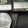 ВОССТАНОВЛЕННЫЕ МУЖСКИЕ АВТОМАТИЧЕСКИЕ ЧАСЫ SEIKO 5 СДЕЛАНО В ЯПОНИИ ЧЕРНЫЙ ЦИФЕРБЛАТ CUSTOM a440036-2 QV90-a440036