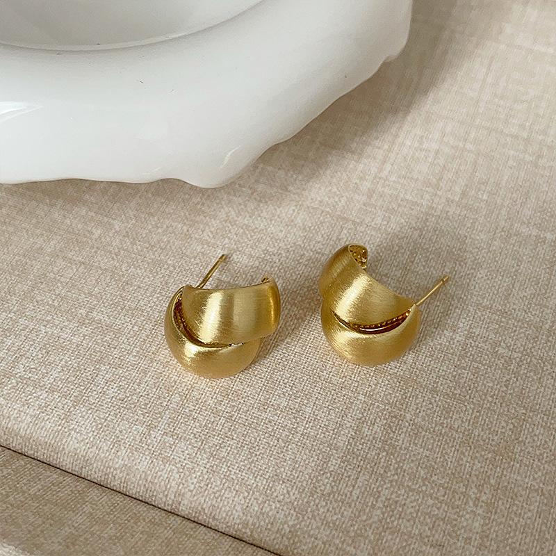 Niche Design Brushed Metal Staggered High-End Stud Earrings Women'S Cold Wind Simple Personalized Earrings