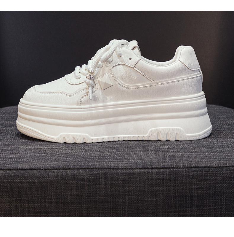 2025 White Low-Top Thick-Soled Platform Shoes - Small Size, Breathable, Height-Enhancing, All-Match Casual Footwear for Spring & Autumn