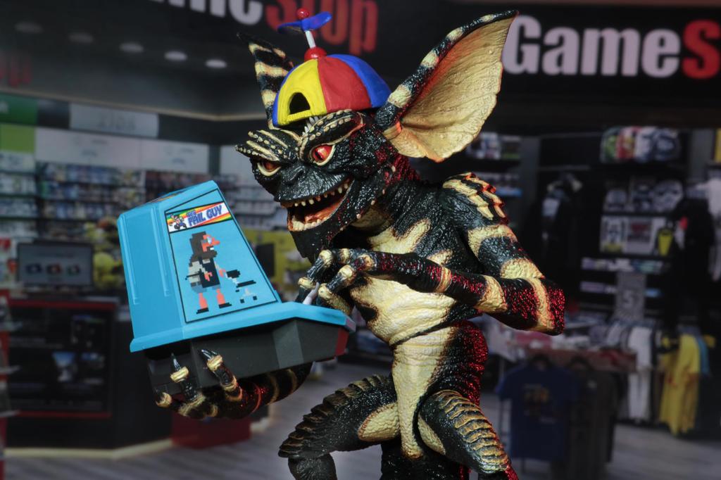 NECA GREMLINS GAMESTOP EXCLUSIVE ULTIMATE GAMER GREMLIN [Издание]