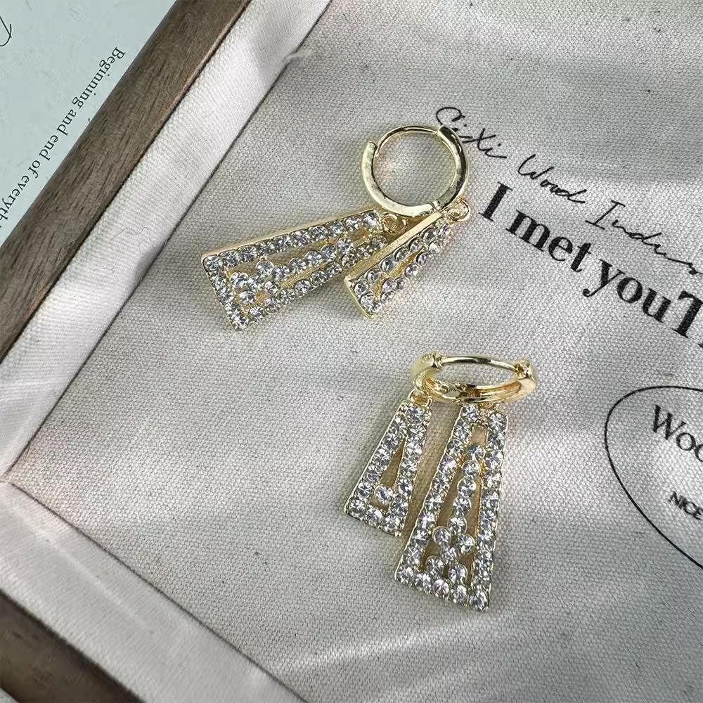 Премиум-чувство Изысканные микро-инкрустированные геометрические серьги-пряжки Легкие роскошные универсальные модные серьги в стиле корейских знаменитостей