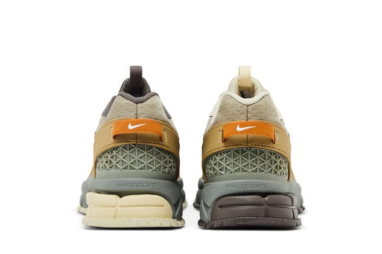 Nike Zoom Vomero 5 Roam Бегущие Поэты