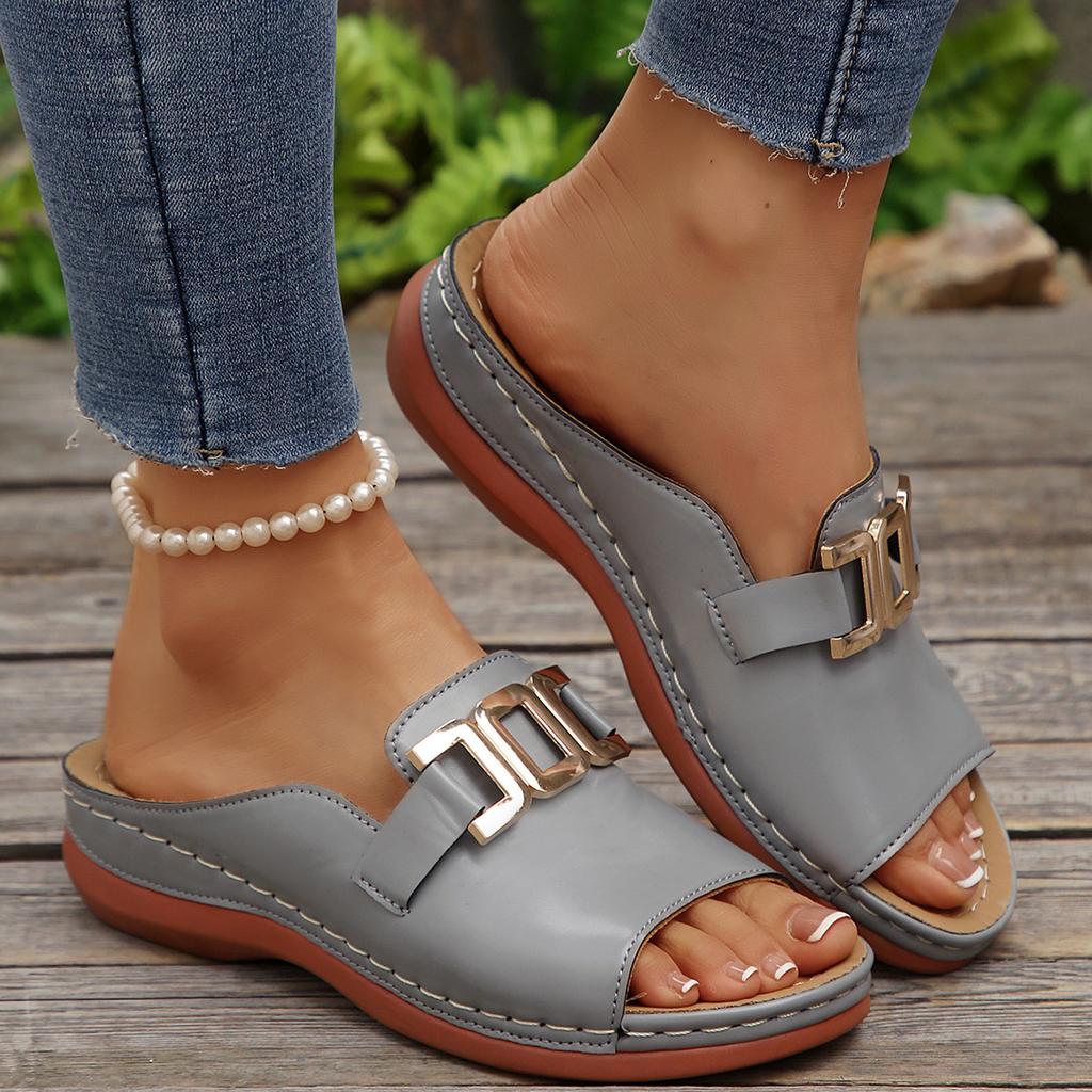 Buckle Slope and Open Toe Beach Slippers for Women, Fashionable Metal Buckle Fish Flat Sandals, Ladies' Sandals