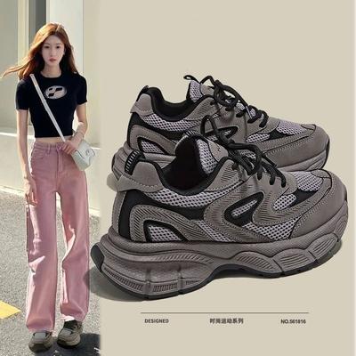 Женские повседневные кроссовки на толстой подошве, популярные в интернете, на шнуровке, новые модные темпераментные маленькие белые туфли, удобная обувь 2025