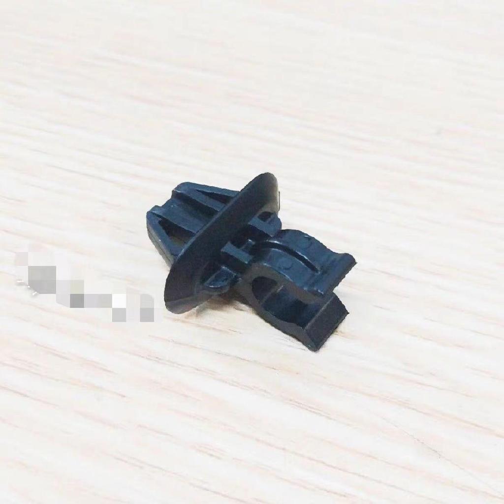 Ford Explorer 2010-2018 Кронштейн-зажим стойки капота 1F5Z-16828-A1X