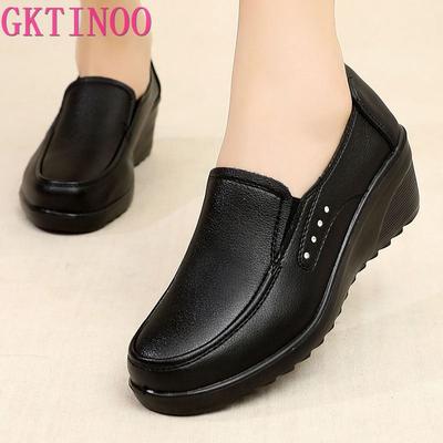 Мода GKTINOO 2025 Весна Осень Новые Женские Одинарные Туфли Клинья Мягкая Подошва Удобные Большого Размера Кожаные Туфли на Высоком Каблуке для Мамы