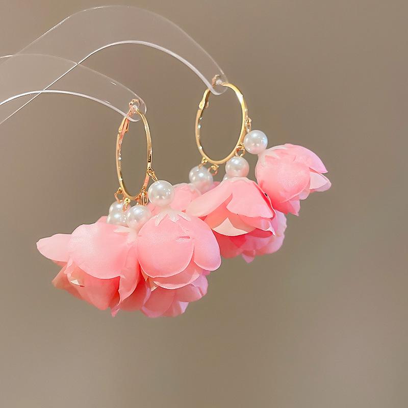 Богемные розовые серьги-кисточки с цветком из бисера и жемчуга