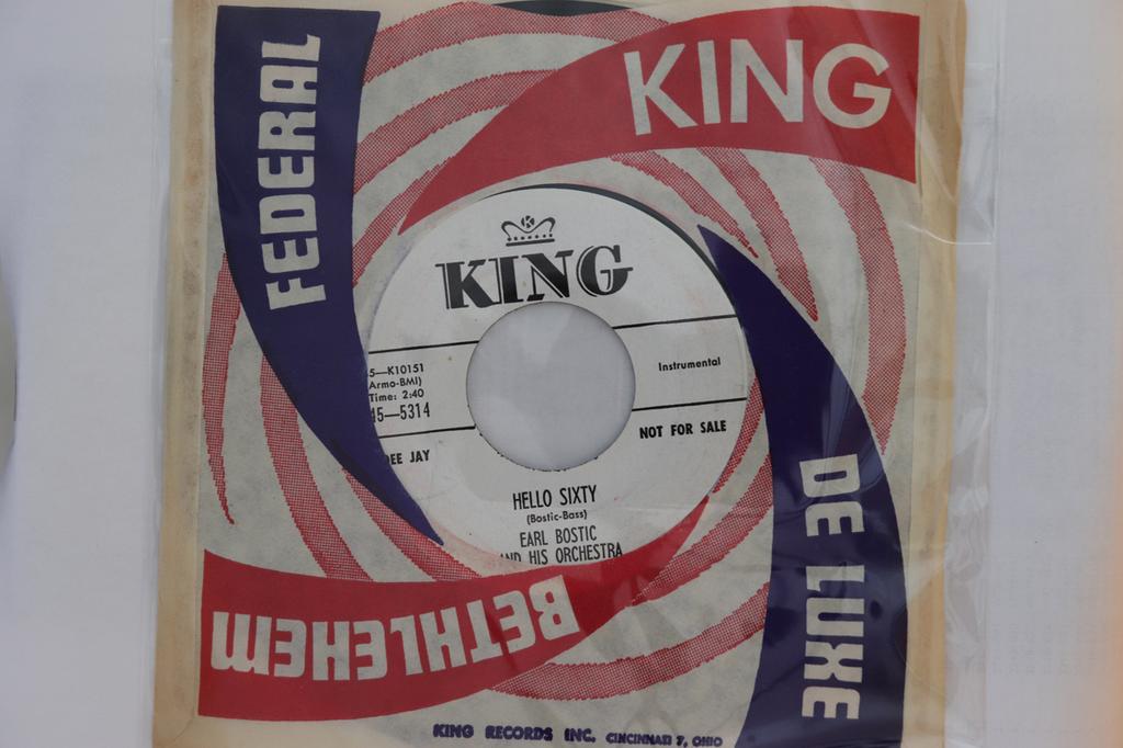 7-дюймовая пластинка EARL BOSTIC & HIS ORCHESTRA - Hello Sixty / Off Shore 455314 King Records 1960 US Джаз Б/У