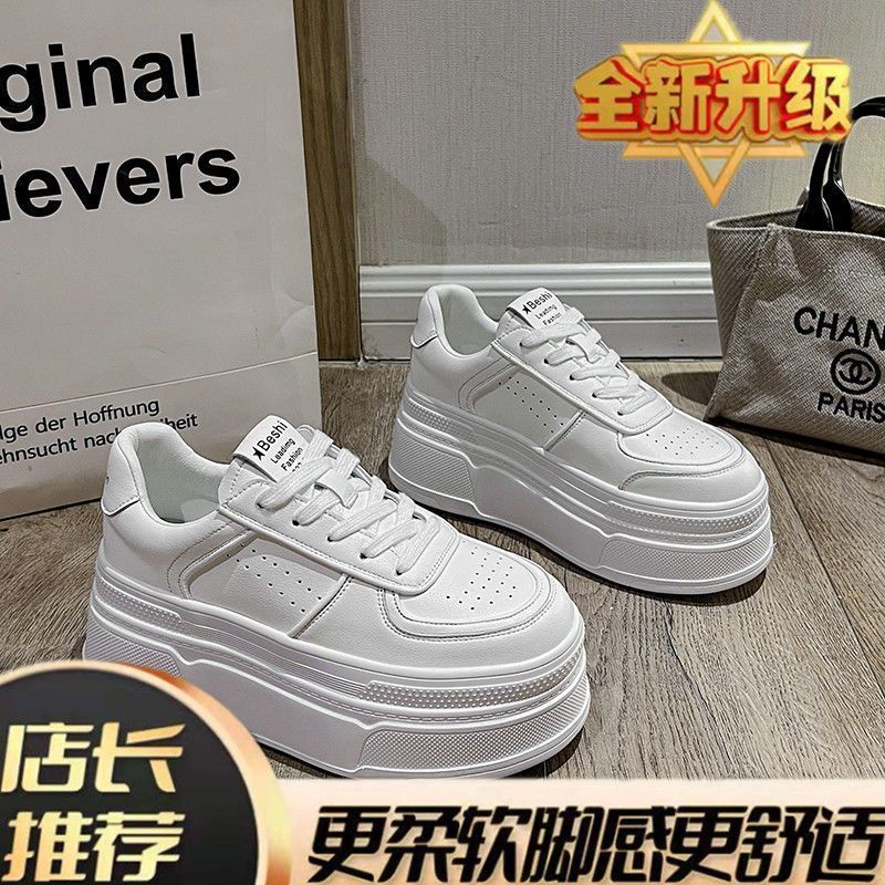 Маленькие белые туфли женские 2025 осень новая внутренняя высота увеличение толстая базовая обувь спорт и отдых маленькие популярные туфли на платформе-маффин