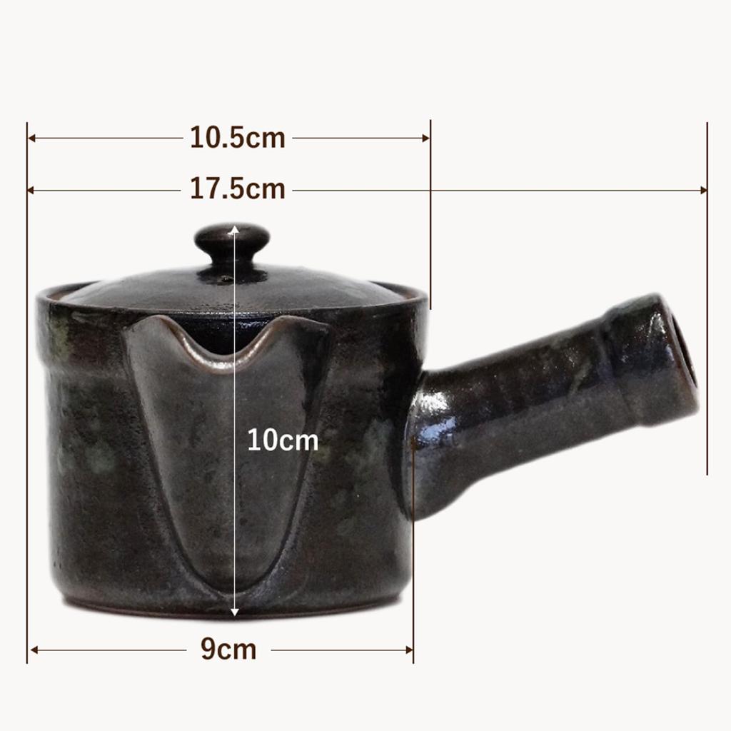 Кофейный чайник для кофе от Hasami, изготовленный в печи Chojuro, емкостью 300 мл. Приблизительно 2 чашки. Можно мыть в посудомоечной машине. С фильтром. Просто залейте горячей водой и дайте ей закипеть.