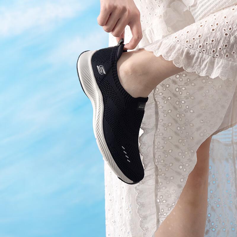 Skechers Женские спортивные кроссовки для ходьбы GO WALK Flex 104637-BKW