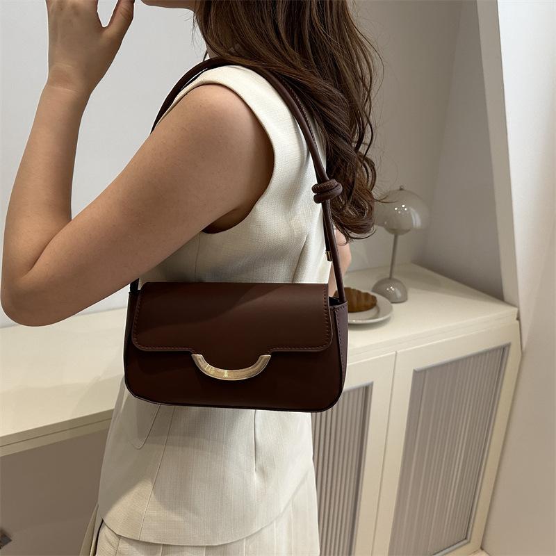 Простая и модная маленькая сумка, летняя новая сумка через плечо с нишевым дизайном, простая и модная маленькая квадратная сумка в тренде