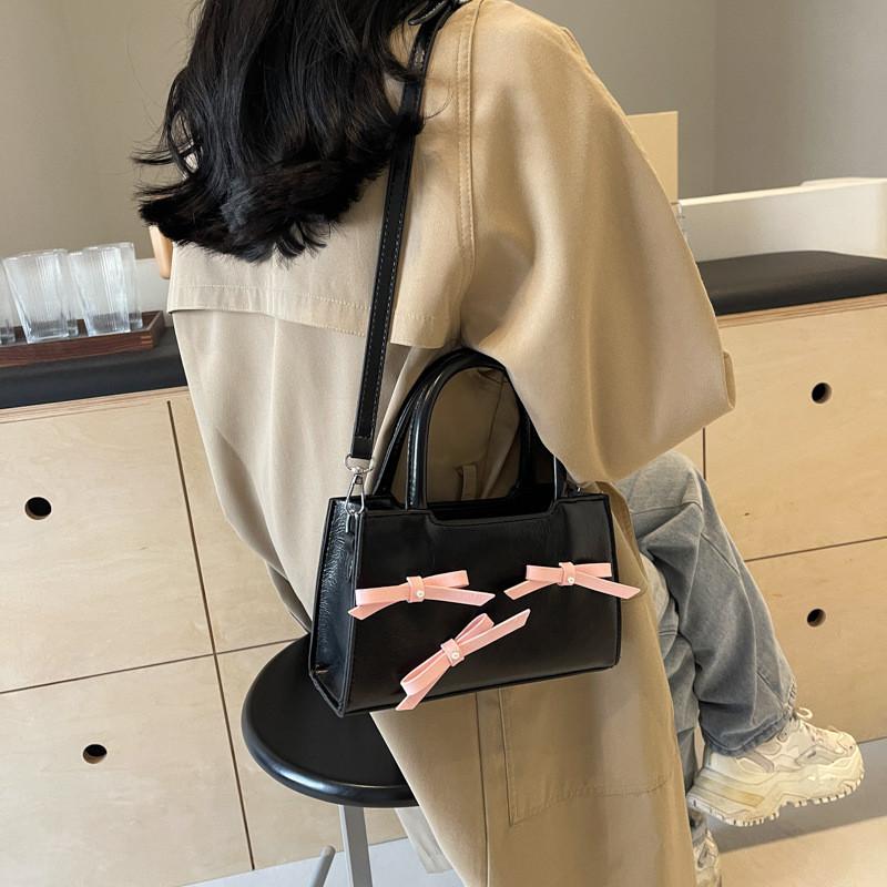 Stylish Small Kelly Bag With Butterfly Bow Design Pu Material Street Fashion Trend Oval Shape 2023 New Winter Shoulder Bag