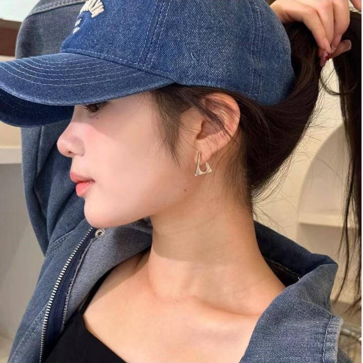 Elegant Geometric Triangle Earrings: Niche Design, Fashionable, and Cold Style for Women.