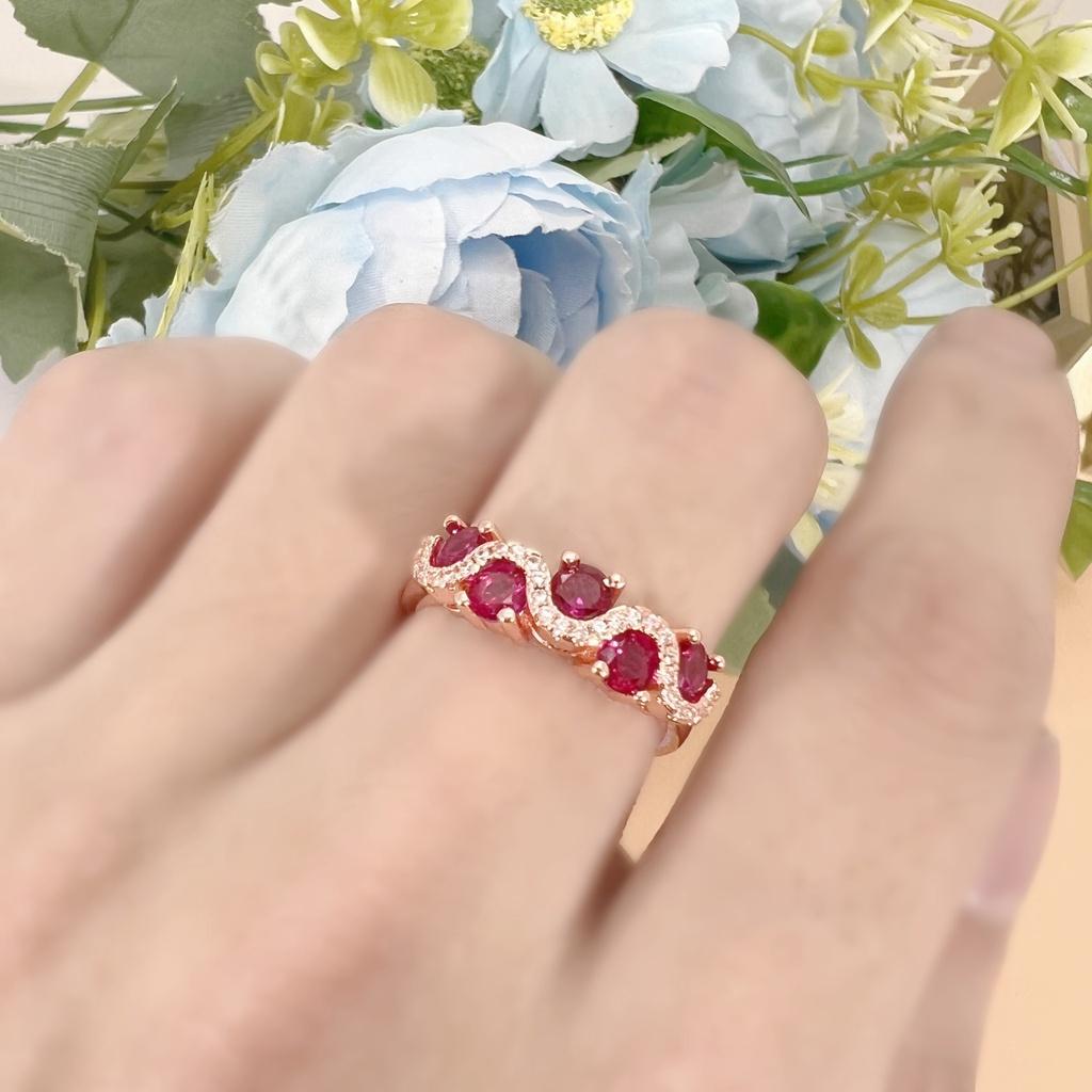 Trendy Red Diamond Ring In Rose Gold Color Geometric Style With Interwoven Twist Design