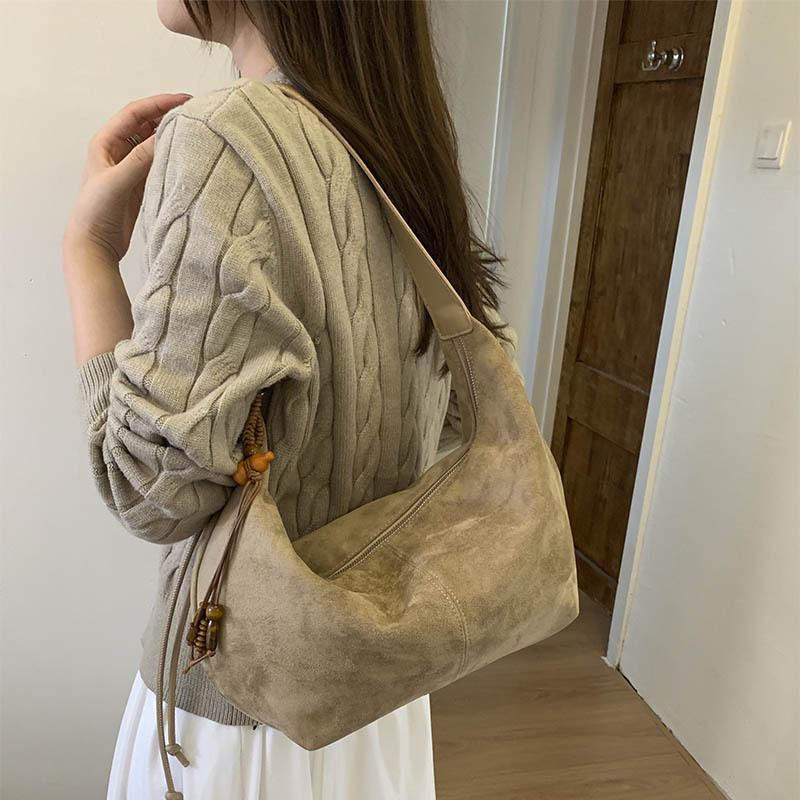 Замшевая сумка женская большой вместимости 2025 новая осенне-зимняя ретро сумка через плечо мессенджер матовая сумка-пельмень для通勤