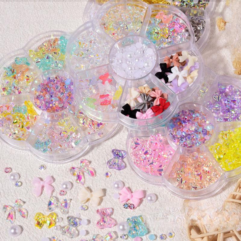 Набор для дизайна ногтей 7-Grid Mixed Set: Аксессуары в виде банта, медведя Авроры, бабочки, стразов, жемчуга и бриллиантов