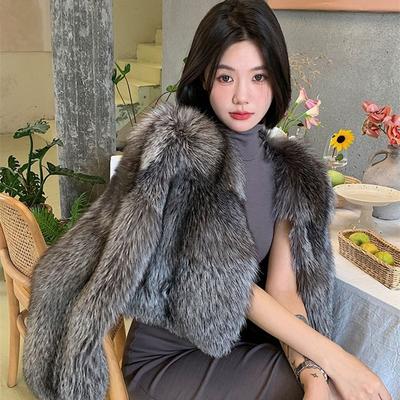 Женская зимняя короткая шуба из искусственного лисьего меха