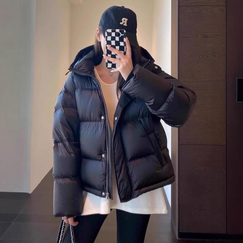 Женская пуховая куртка 2024 года, новая популярная иностранная куртка для маленьких мужчин, высококачественная зимняя теплая белая куртка с капюшоном на утином пуху