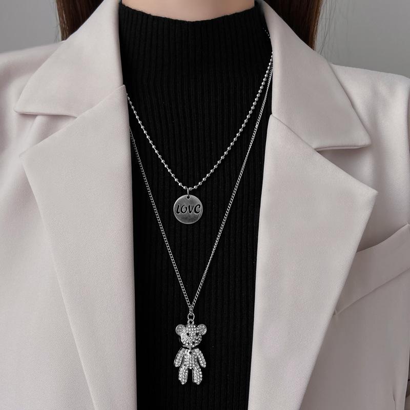 Ожерелье из титановой стали с двумя бриллиантами и цепочкой в виде медведя для женщин в стиле хип-хоп со стразами