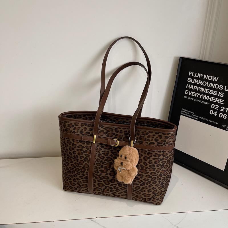 Retro and Fashionable Hand-held Underarm Bag, Commuting Single-shoulder Bag, Large Capacity, Simple and Trendy Tote Bag