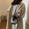 Винтажная контрастная сумка-ведро женская 2025 новый нишевый дизайн портативная сумка-цилиндр универсальная текстурная сумка на плечо через плечо
