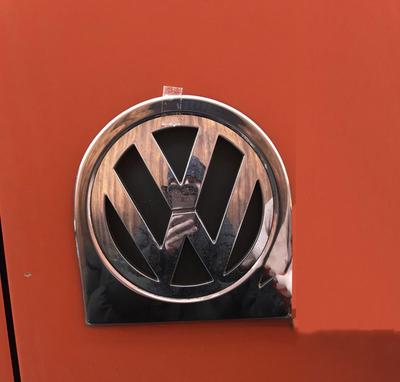 Обводка заднего логотипа (нерж) для Volkswagen Caddy 2004-2010 гг