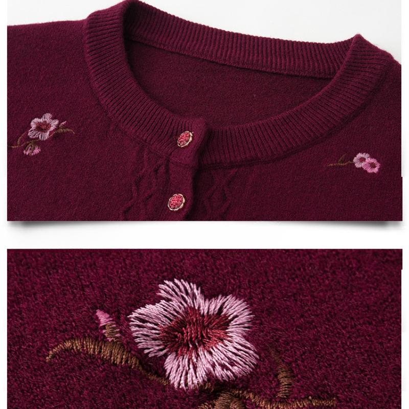 Осенние свитера Зимняя вязаная одежда Женская принтованная одежда для мам среднего возраста Вышитые топы с длинным рукавом Свитер на пуговицах