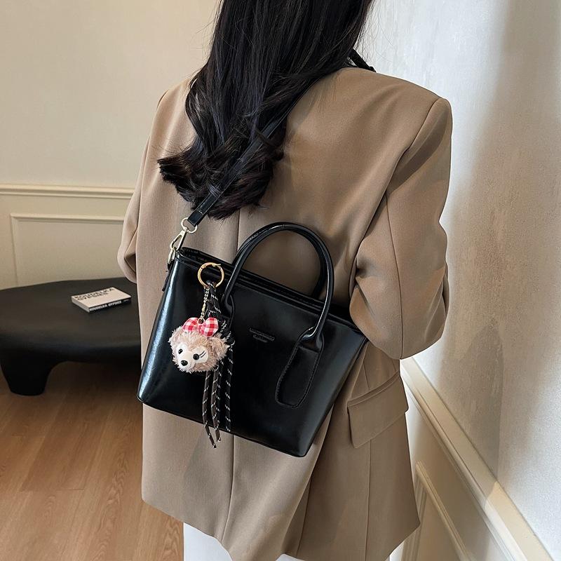 This Year, the Popular Small Bag Ladies 2025 New Brown Fashion Handbag Versatile Messenger Bag Bucket Bag