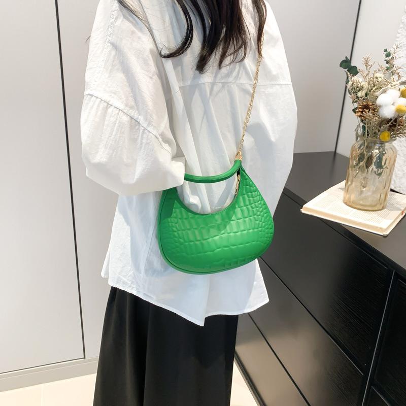 Повседневная сумка на одно плечо, однотонная женская сумка 2024 года, модная корейская версия новой простой и модной сумки под мышкой