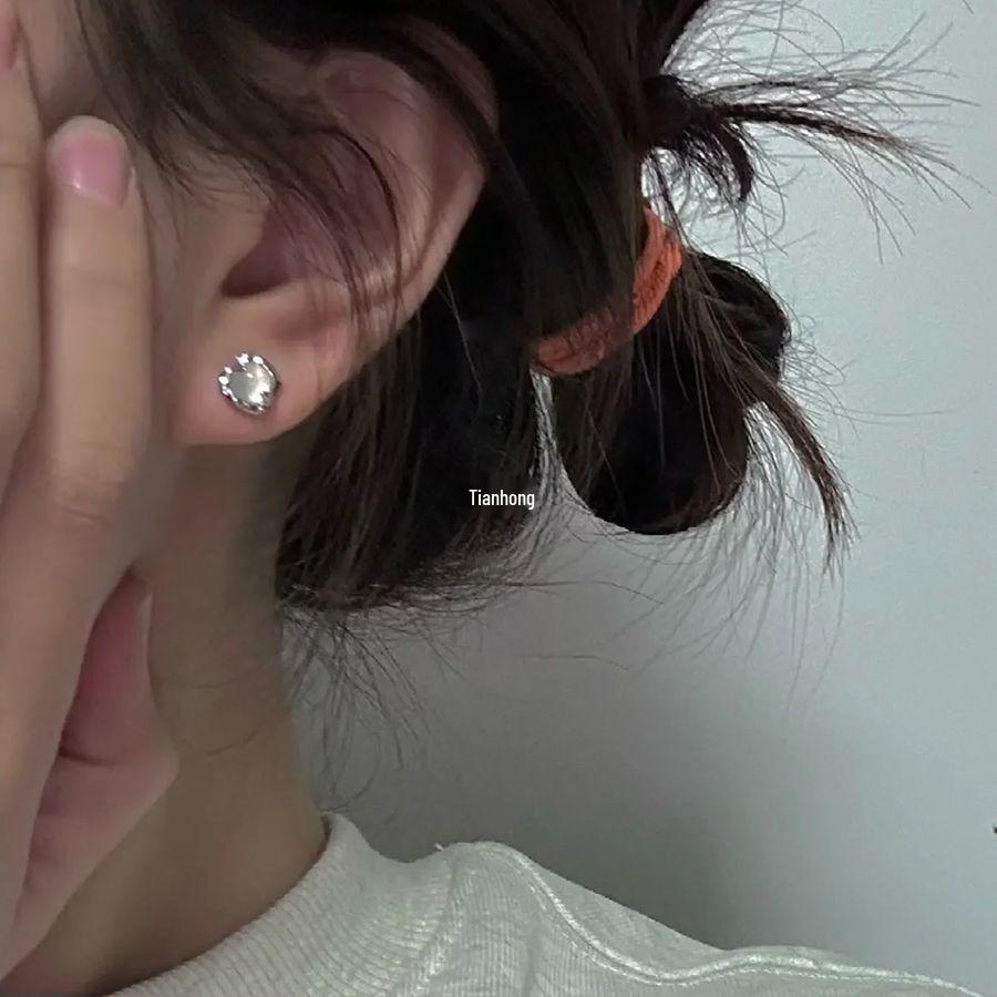 Нишевые серьги в отстраненном стиле: Серебро 925 пробы с фееричной элегантностью, минималистичный дизайн в национальном стиле.