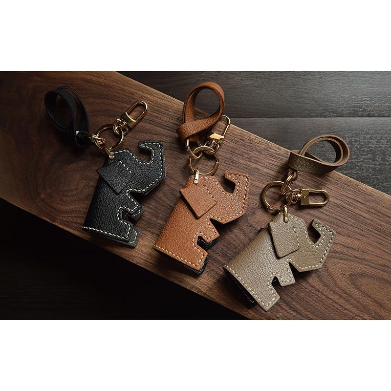 Маленький слоненок, приносящий удачу, сшитый вручную, подвеска для автомобильного ключа из натуральной кожи, креативный подарок, индивидуальный брелок для ключей для мужчин и женщин.