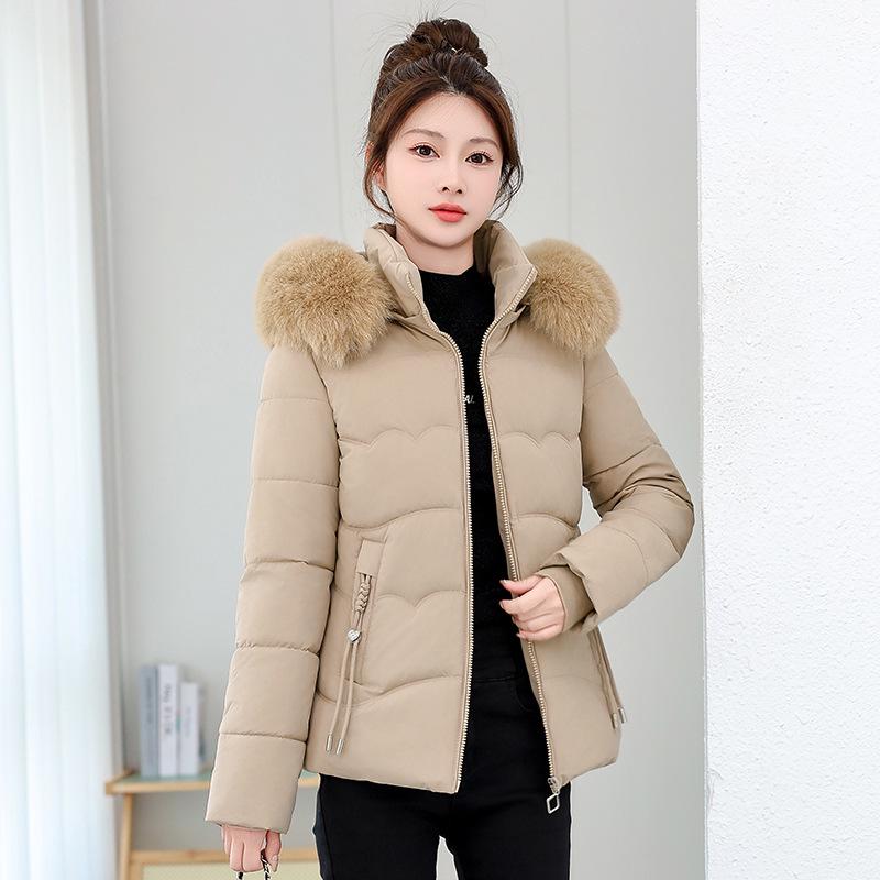 Женское зимнее хлопковое пальто приталенного силуэта в корейском стиле с меховым воротником