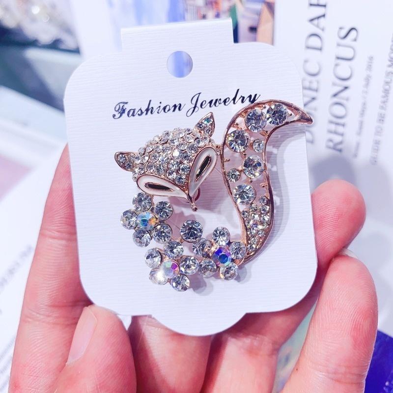1PC Shiny Crystal Rhinestone Fox Brooch with Floral Accents for Women