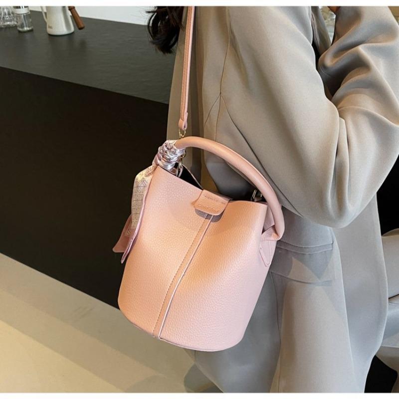 Изысканная и модная ручная сумка для женщин. Новинка 2024 года. Универсальная сумка-ведро в стиле вестерн с высококачественной и модной сумкой через плечо.