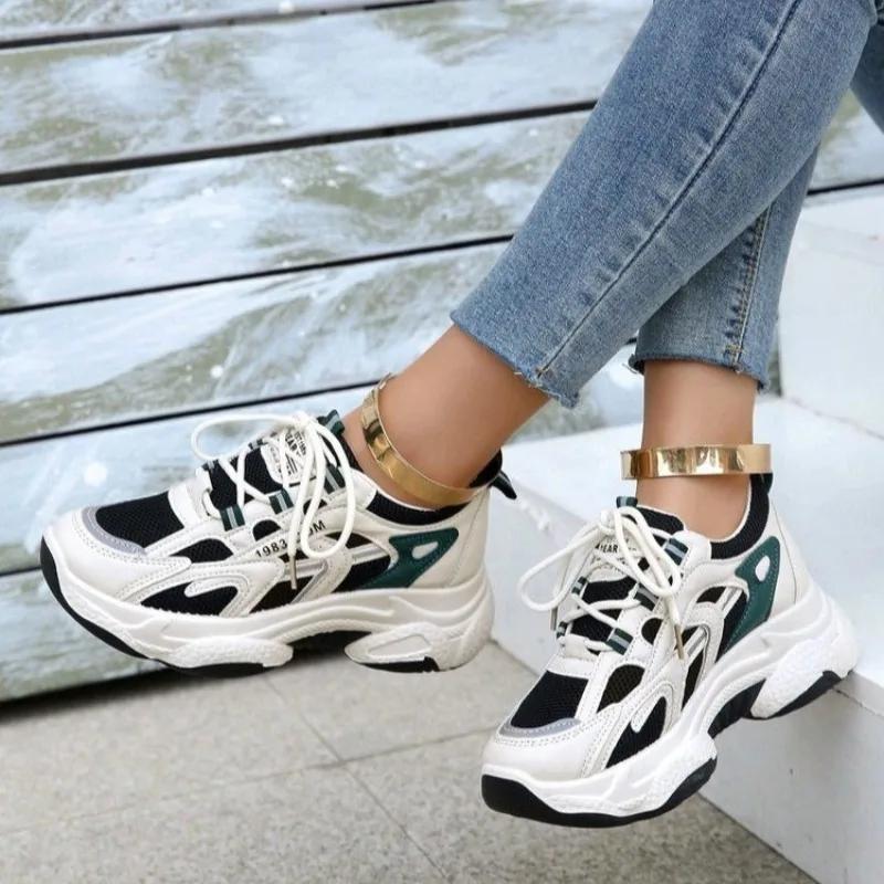Модная обувь для женщин 2025 Бренд Женские вулканизированные туфли на шнуровке Модные уличные повседневные Сочетание цветов Бестселлер Дышащие кроссовки