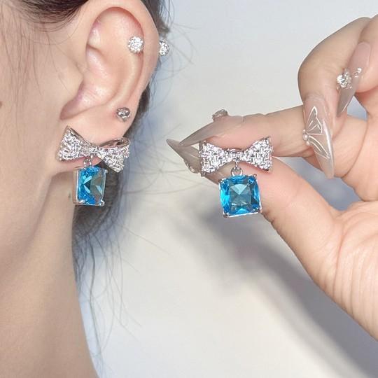 Новые серьги-подвески с кулоном в виде банта-квадрата, летние маленькие свежие и милые серьги, модные персонализированные серьги для подчеркивания темперамента