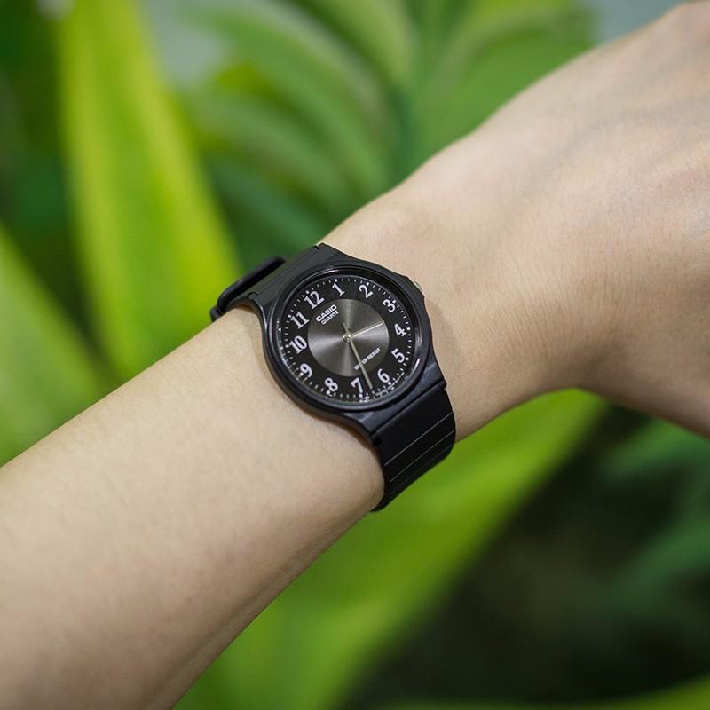 Casio Серия YOUTH-дисковый трехстрелочный модный простой деловой универсальный унисекс классический стрелочный черный циферблат водонепроницаемый кварцевый механизм смола MQ-24-1B3