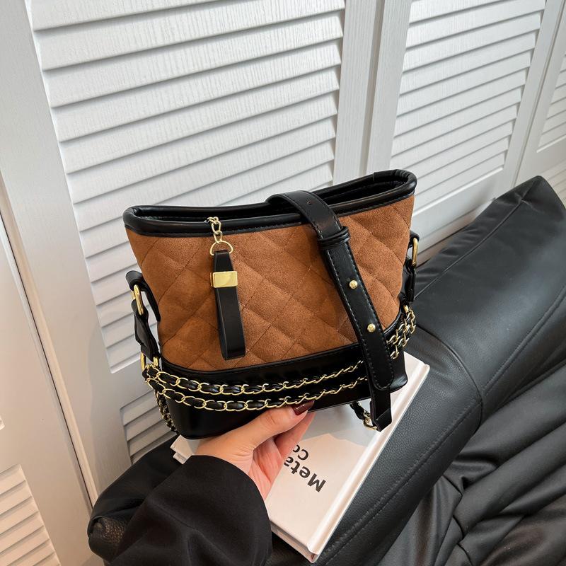 Сумка-цепочка ромбовидной формы женская лето 2025 высококлассная ретро на плечо сумка-мессенджер популярная сумка-ведро