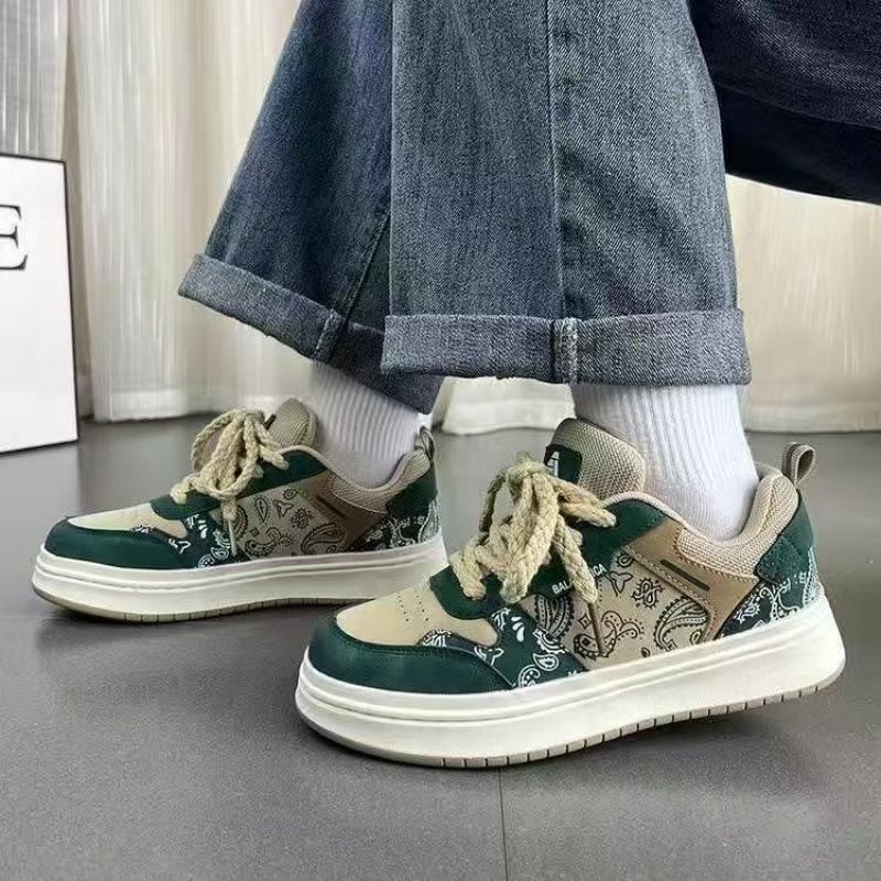 2024 Универсальные мужские черно-белые кеды на мягкой подошве - Дышащие, в трендовом корейском стиле для повседневной носки, Горячо продаваемые среди студентов.