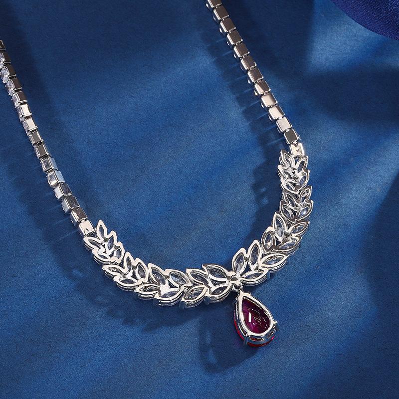 Ювелирные изделия Позолоченная медь Настоящее золото Имитация красного корунда Универсальная цепочка Премиальное банкетное колье Женское 10 * 16