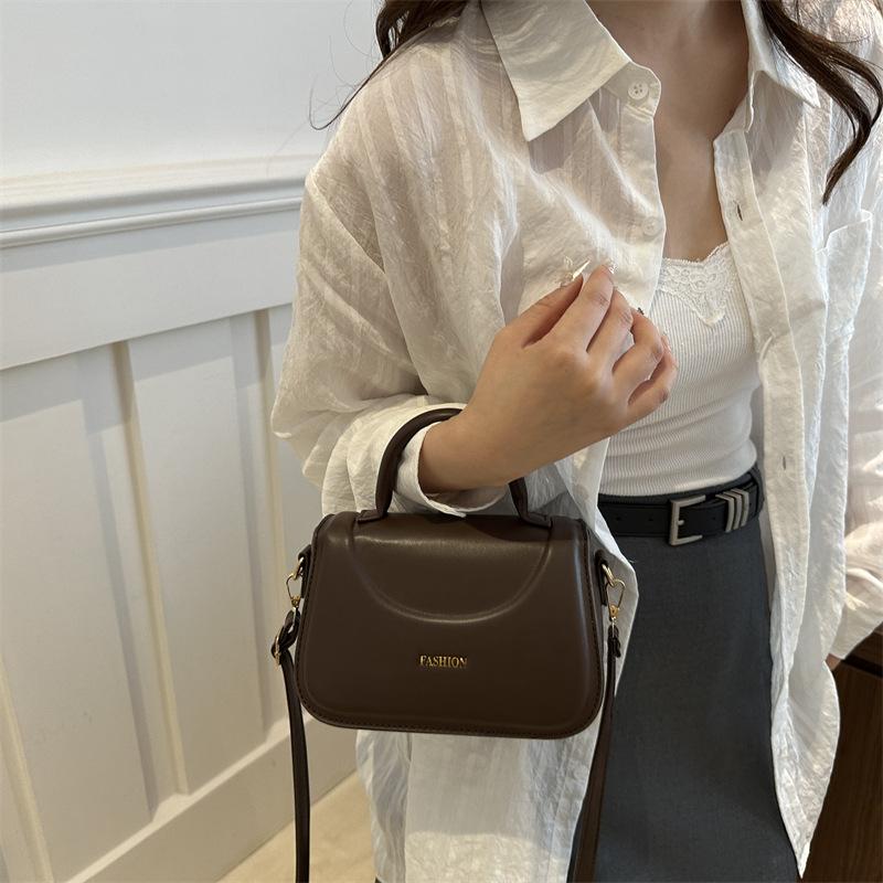 Модная нишевая дизайнерская маленькая сумка женская 2024 новая личность красивая простая сумка-мессенджер осенняя портативная маленькая квадратная сумка