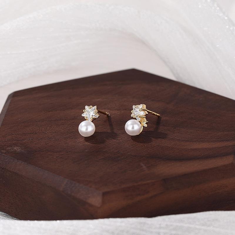 Милые и классные маленькие свежие серьги со звездочками из жемчуга для женщин, изысканные серьги, маленькие и персонализированные серьги