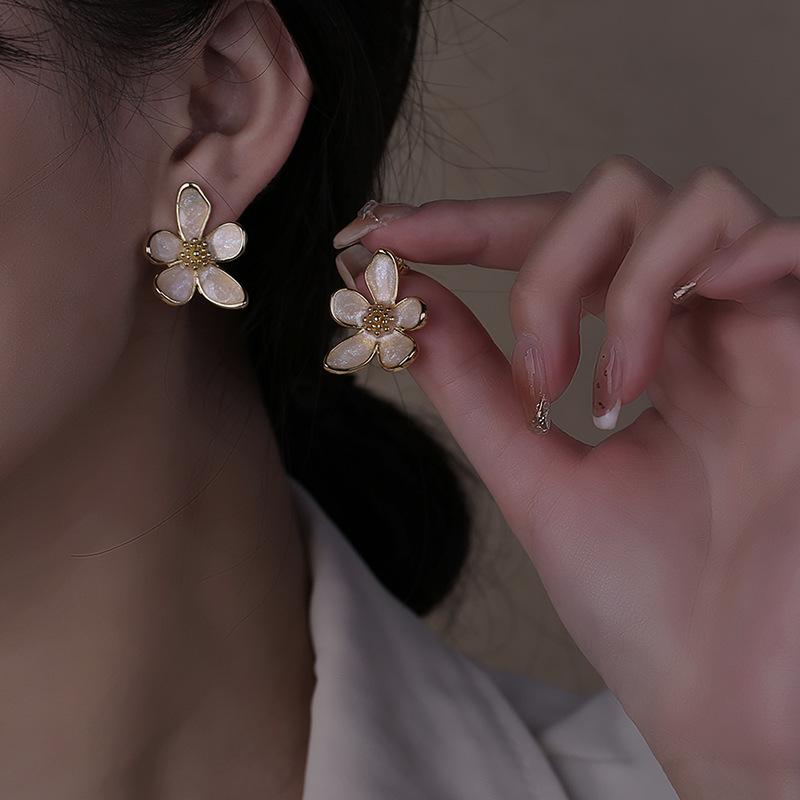 Серьги-цветы в сказочном стиле для женщин со свежими серьгами и темпераментными серьгами